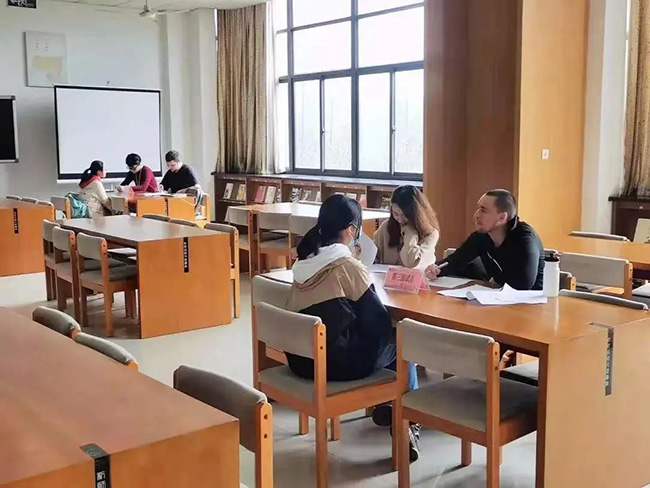 杭師大附中國際部入學考試現場圖片