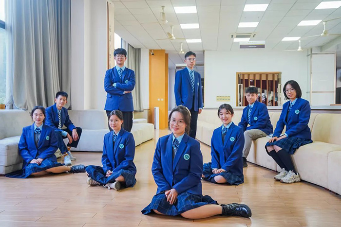 杭師大附中國際部學生合影