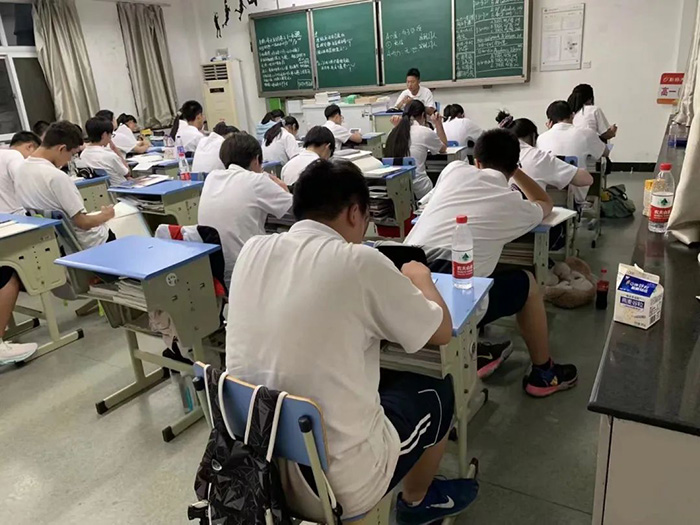 杭州師范大學附屬中學國際部學生的一天