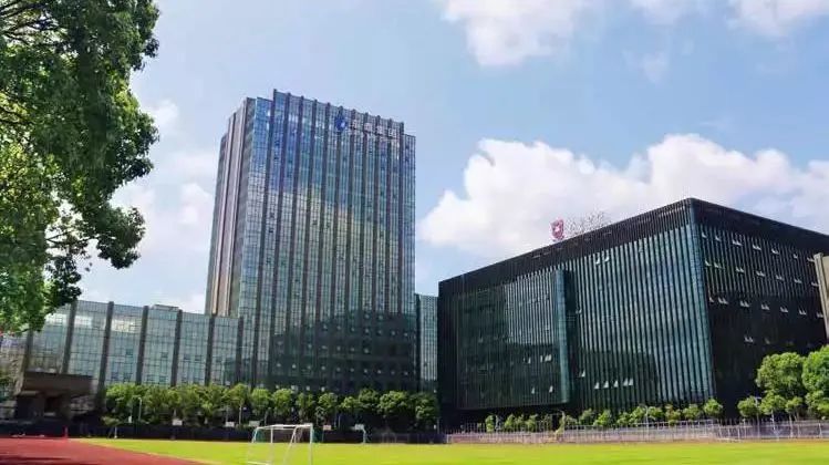 3 上海日本方向國際高中，學(xué)費普遍低于10萬6.jpg