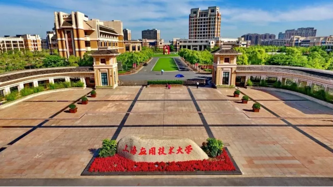 3 上海日本方向國際高中，學(xué)費普遍低于10萬8.jpg