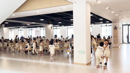 1 上海外國語大學附屬杭州學校簡介18.jpg