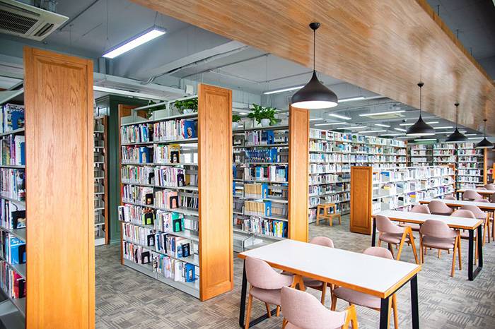 上海市世外中學圖書館
