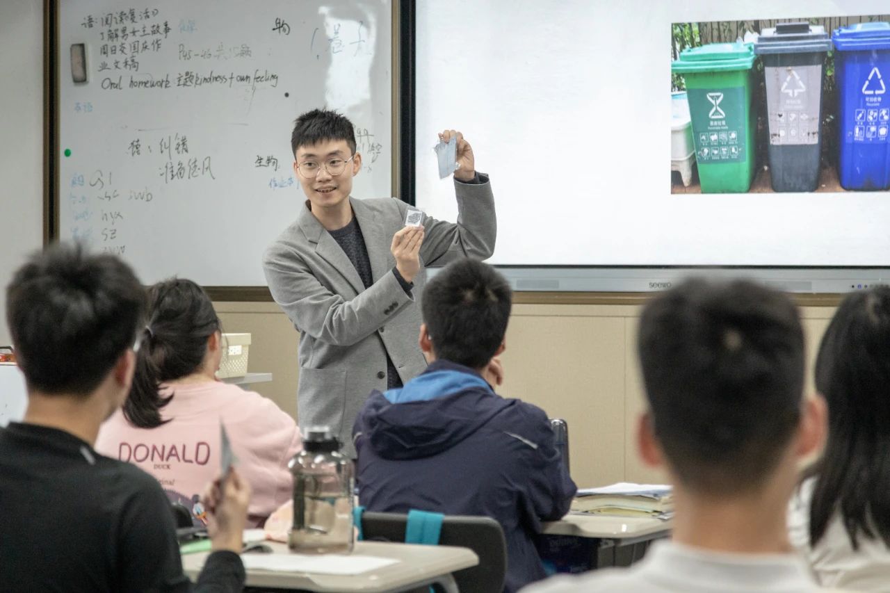 6 2025年杭州英特外國(guó)語(yǔ)學(xué)校高中雙語(yǔ)部招生發(fā)布2.jpg