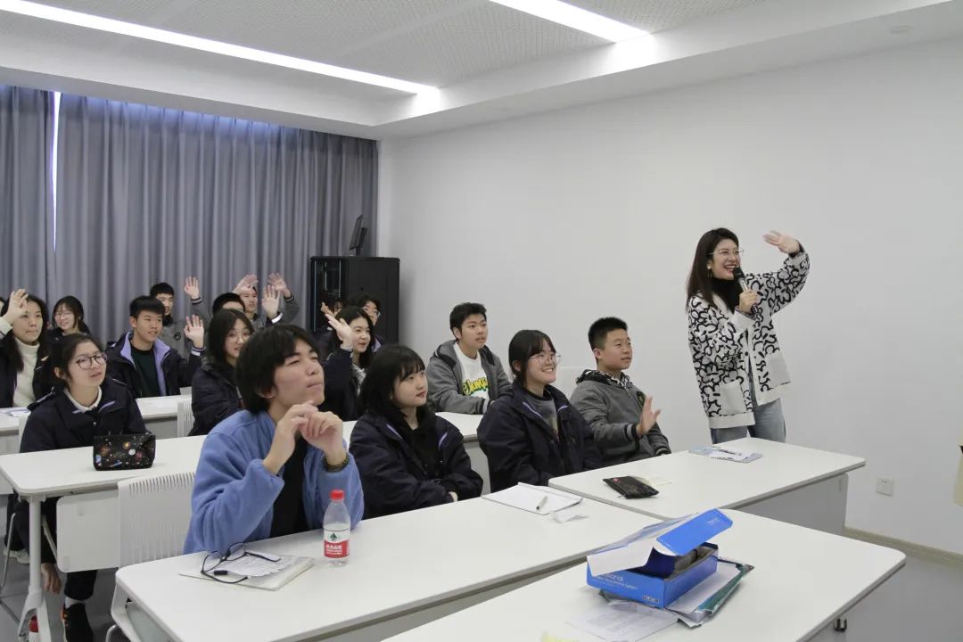 1730358971644727.jpg 6 2025年杭州英特外國(guó)語(yǔ)學(xué)校高中雙語(yǔ)部招生發(fā)布4.jpg