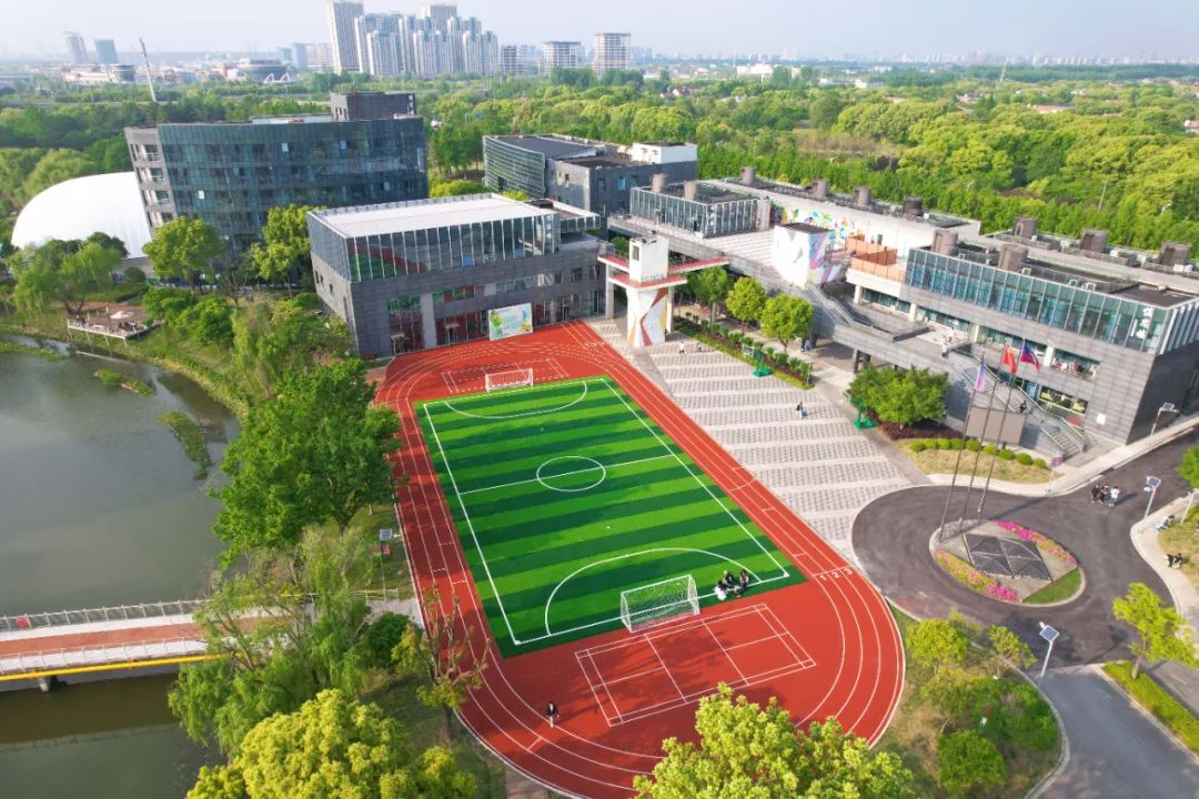 1733296783161606.jpg 2 上海林國榮學校怎么樣_學校簡介2.jpg