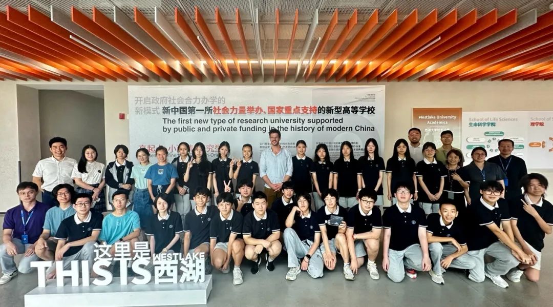 1 杭州娃哈哈雙語(yǔ)學(xué)校首屆高中畢業(yè)生包攬牛津劍橋18.jpg
